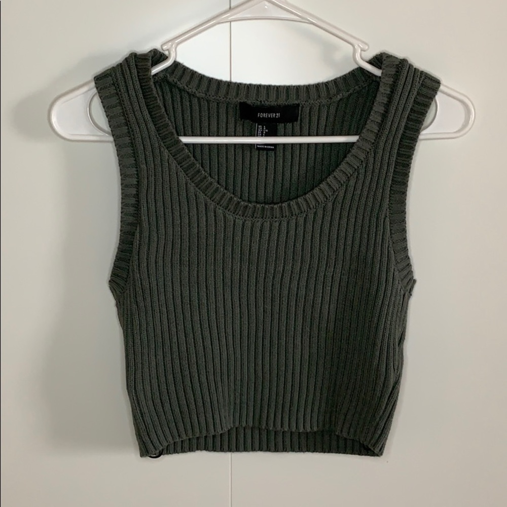 💖5/$25💖 Forever21 Army Green Knit Vest